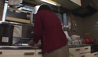 Slutty mature floosy loves mate's big juicy meat bazooka